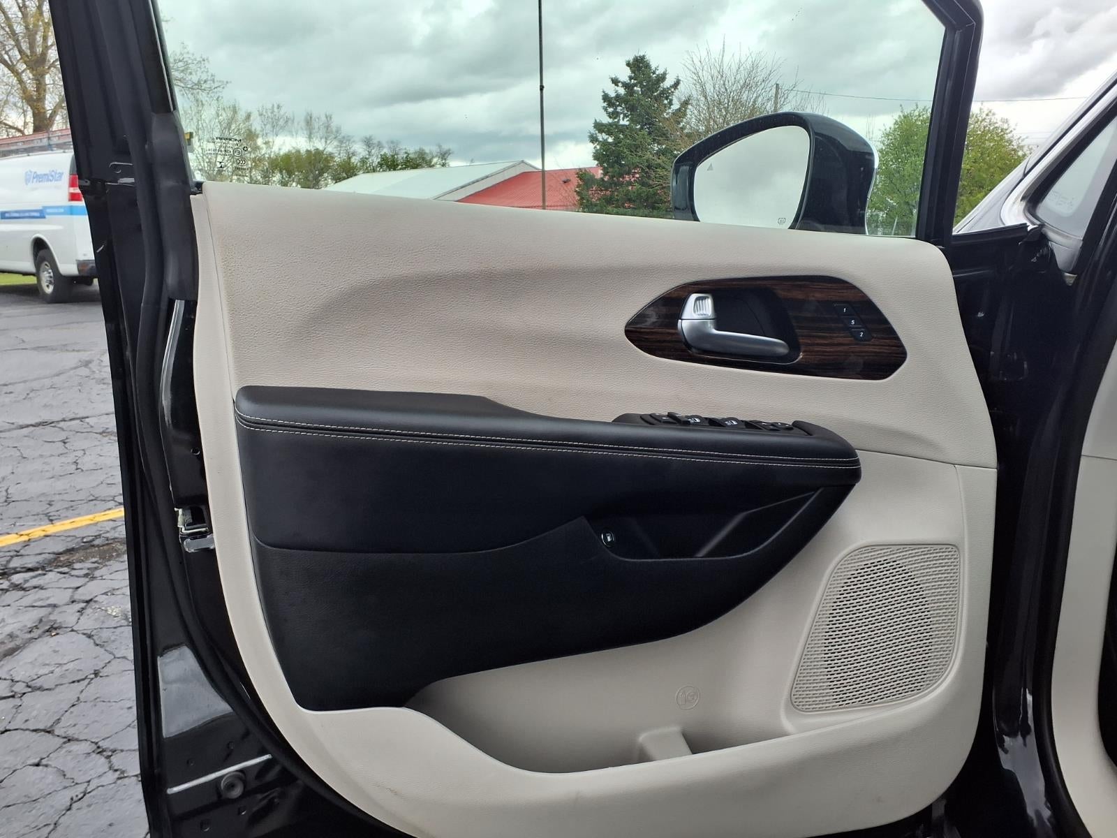 2023 Chrysler Pacifica Hybrid Limited
