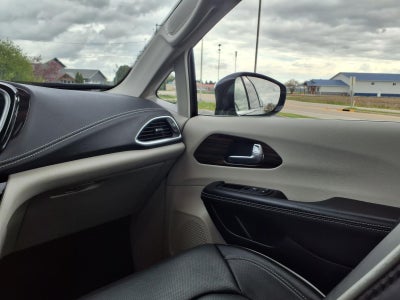 2023 Chrysler Pacifica Hybrid Limited